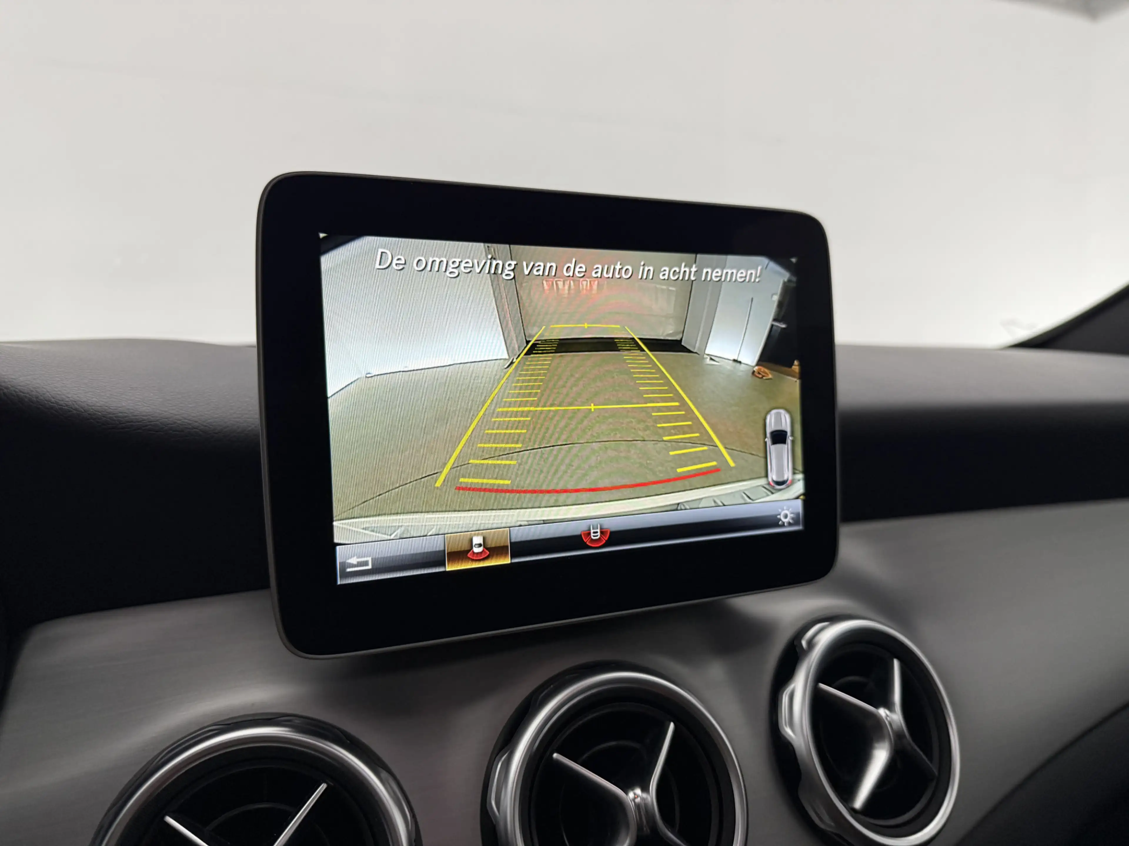 Mercedes-Benz GLA 180 | Pano | Camera | LED | Clima | Cruise | Keyless | — photo 23