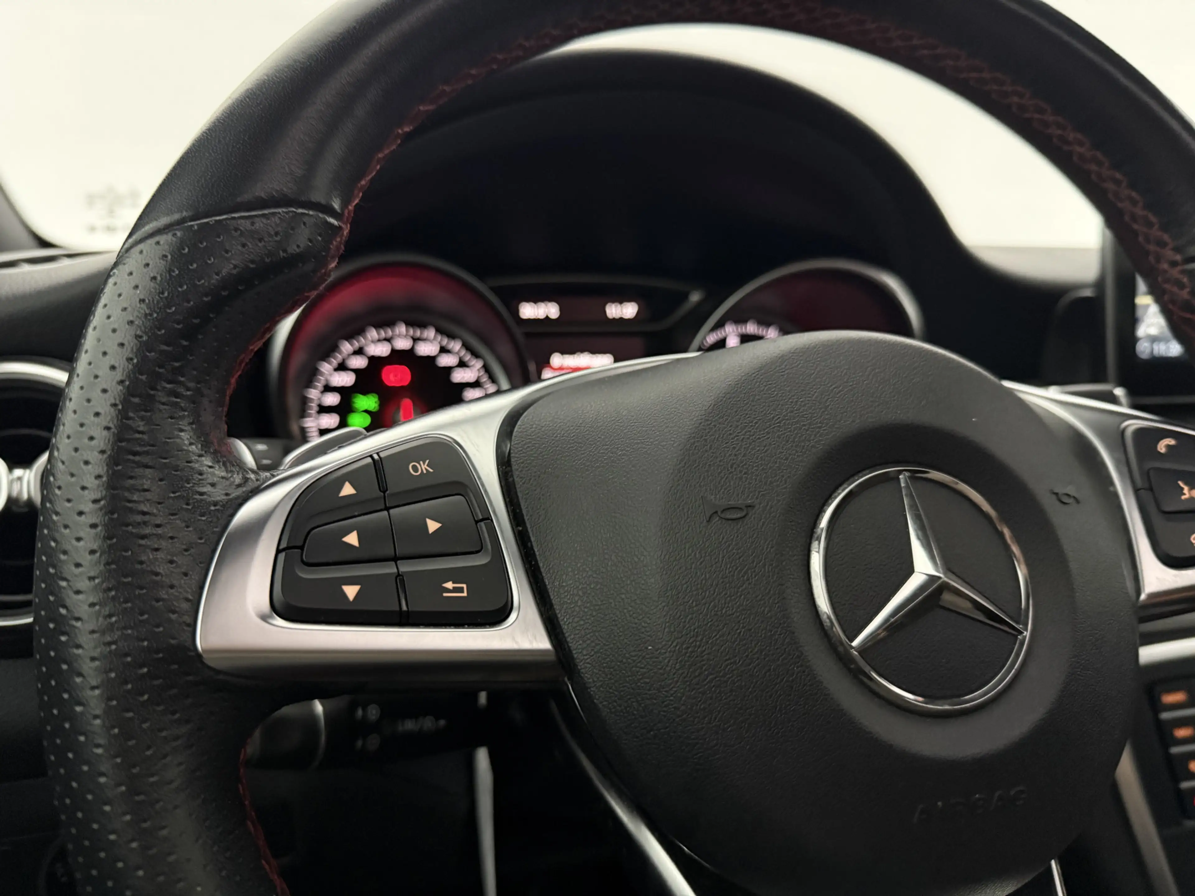 Mercedes-Benz GLA 180 | Pano | Camera | LED | Clima | Cruise | Keyless | — photo 25