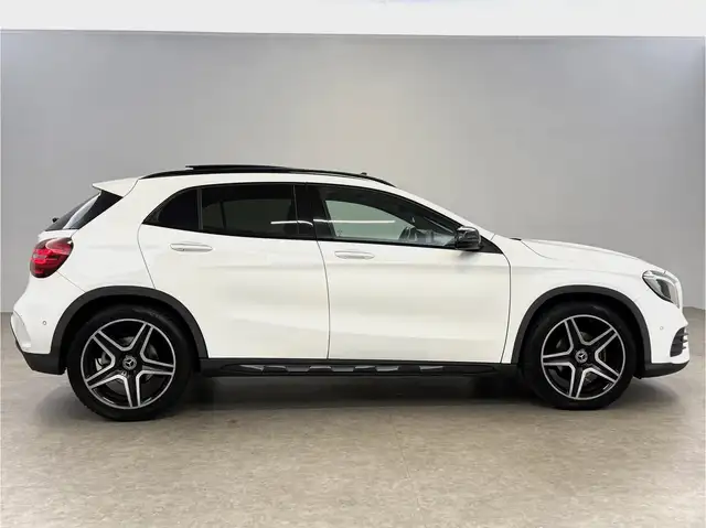 Mercedes-Benz GLA view 10