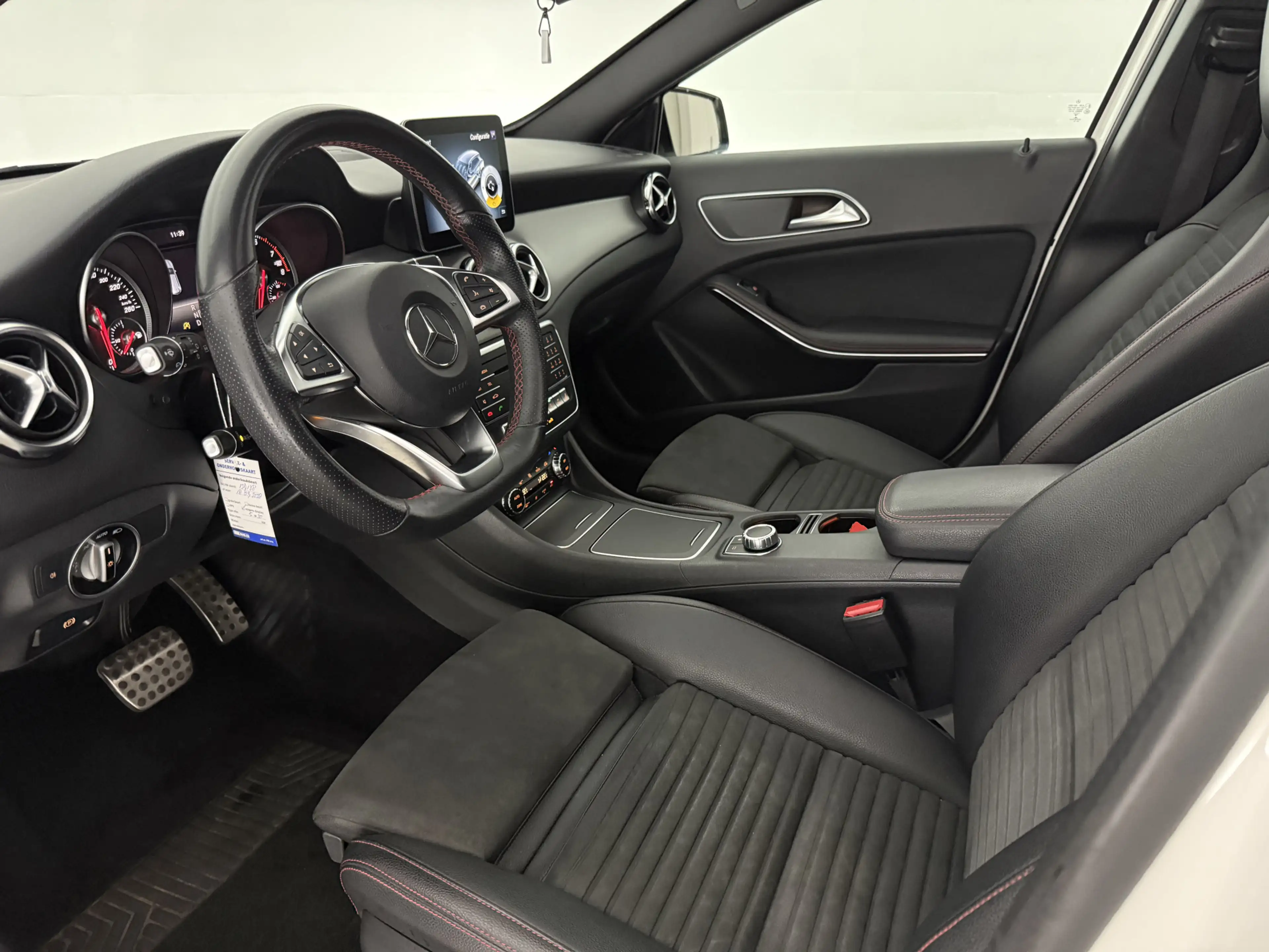 Mercedes-Benz GLA 180 | Pano | Camera | LED | Clima | Cruise | Keyless | — photo 39