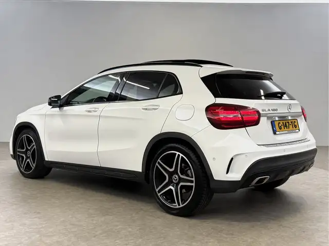 Mercedes-Benz GLA view 3