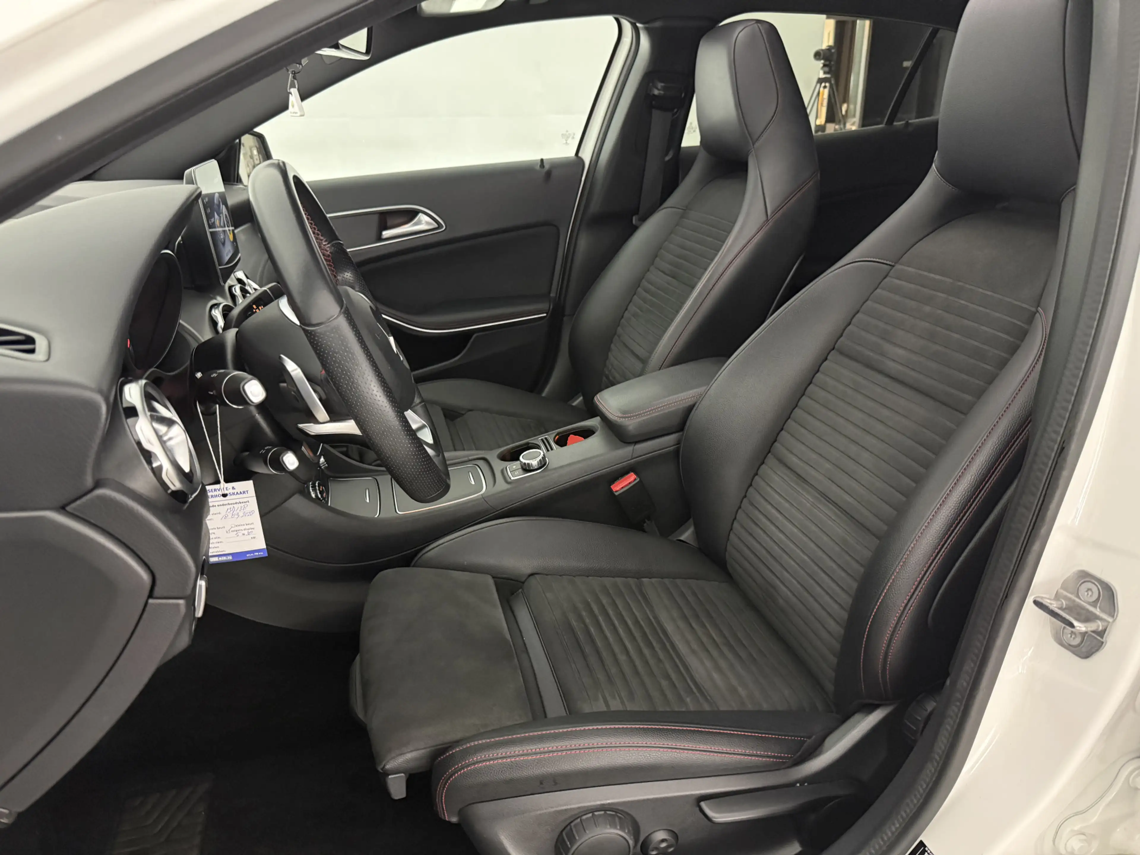Mercedes-Benz GLA 180 | Pano | Camera | LED | Clima | Cruise | Keyless | — photo 16