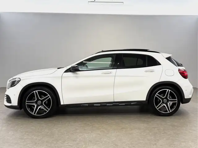 Mercedes-Benz GLA view 11