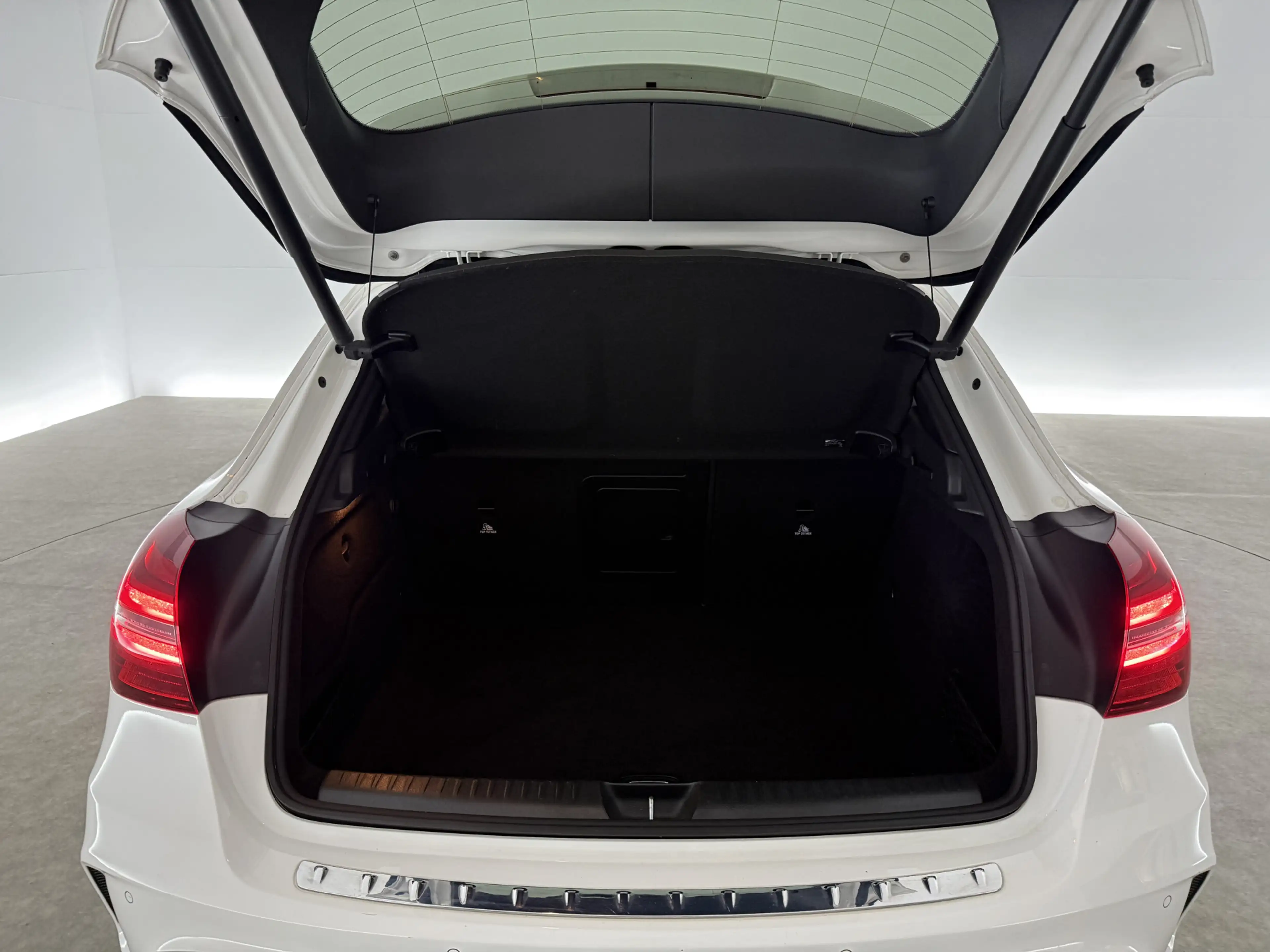 Mercedes-Benz GLA 180 | Pano | Camera | LED | Clima | Cruise | Keyless | — photo 45