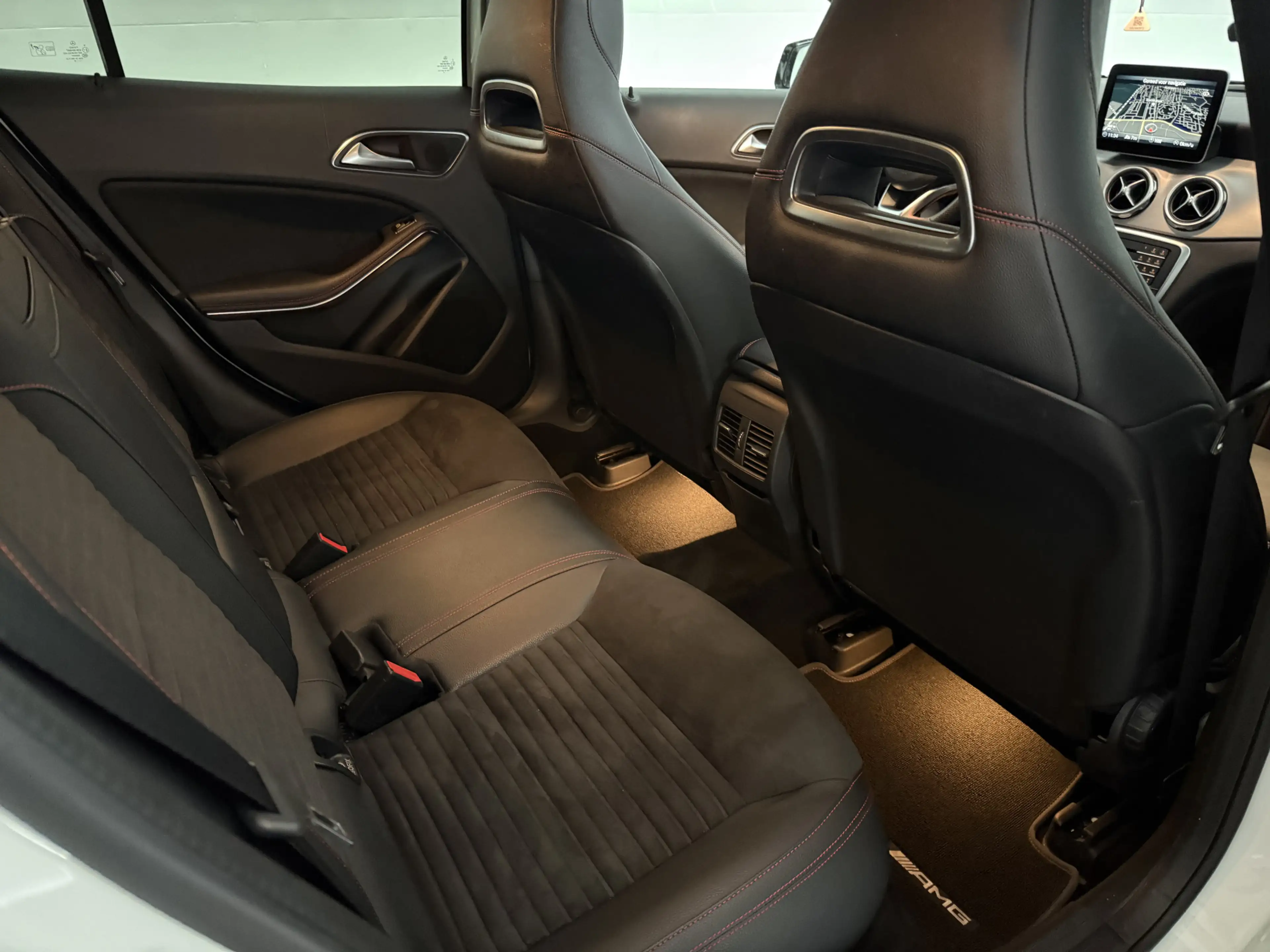 Mercedes-Benz GLA 180 | Pano | Camera | LED | Clima | Cruise | Keyless | — photo 42