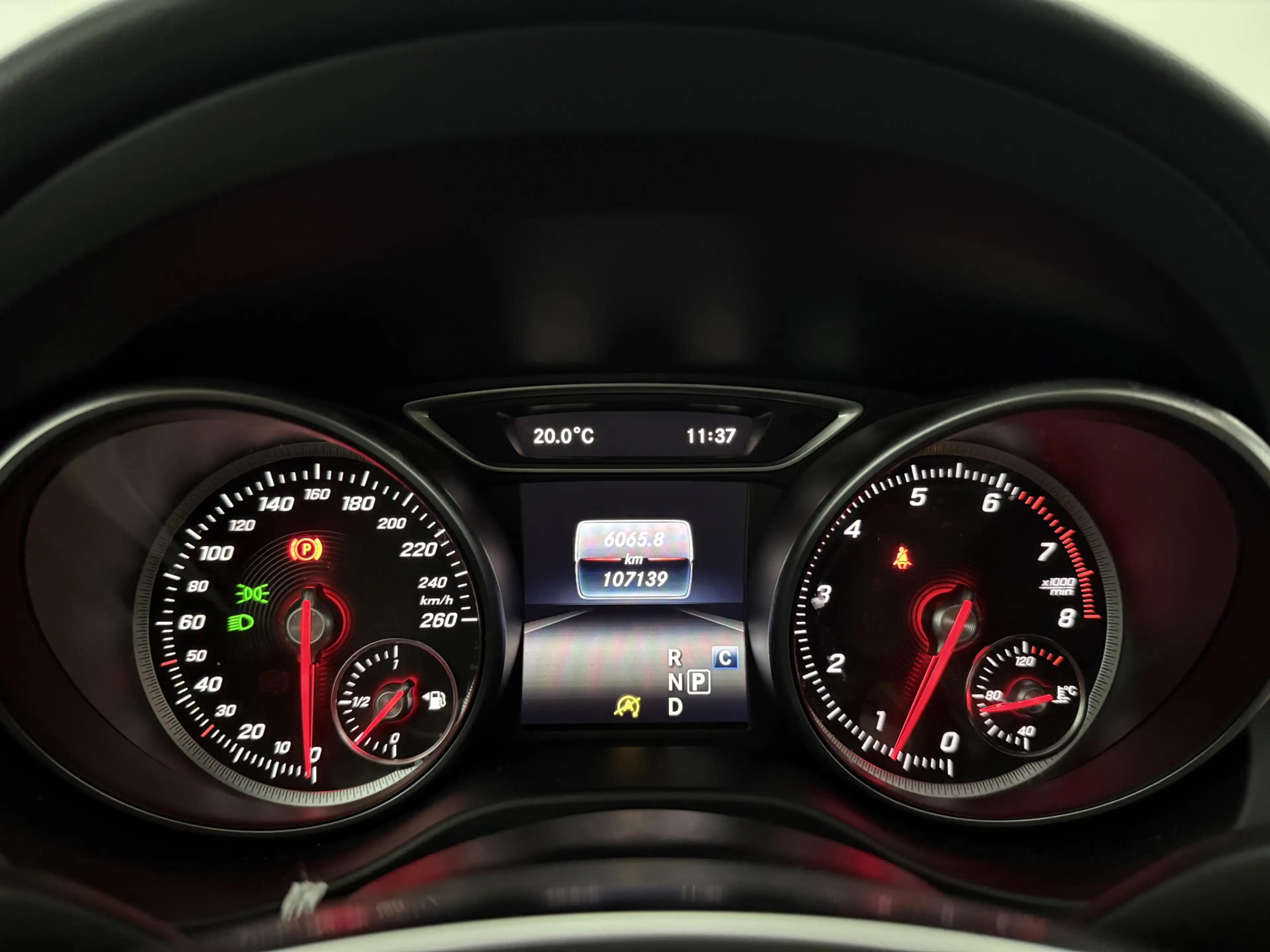 Mercedes-Benz GLA 180 | Pano | Camera | LED | Clima | Cruise | Keyless | — photo 19