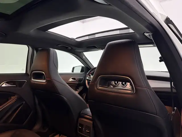 Mercedes-Benz GLA view 13