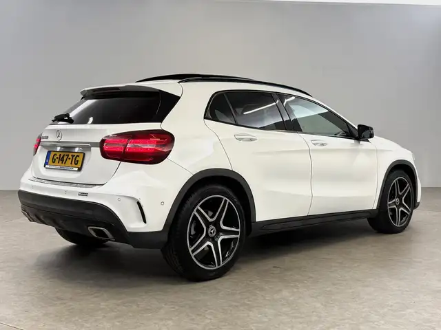 Mercedes-Benz GLA view 12