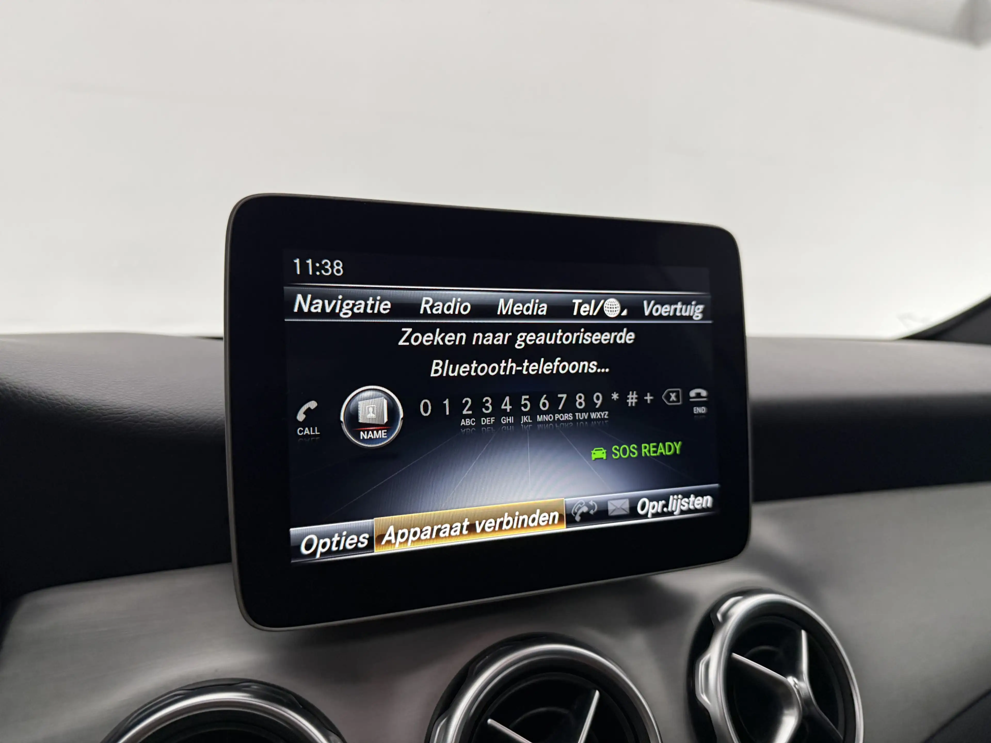 Mercedes-Benz GLA 180 | Pano | Camera | LED | Clima | Cruise | Keyless | — photo 28