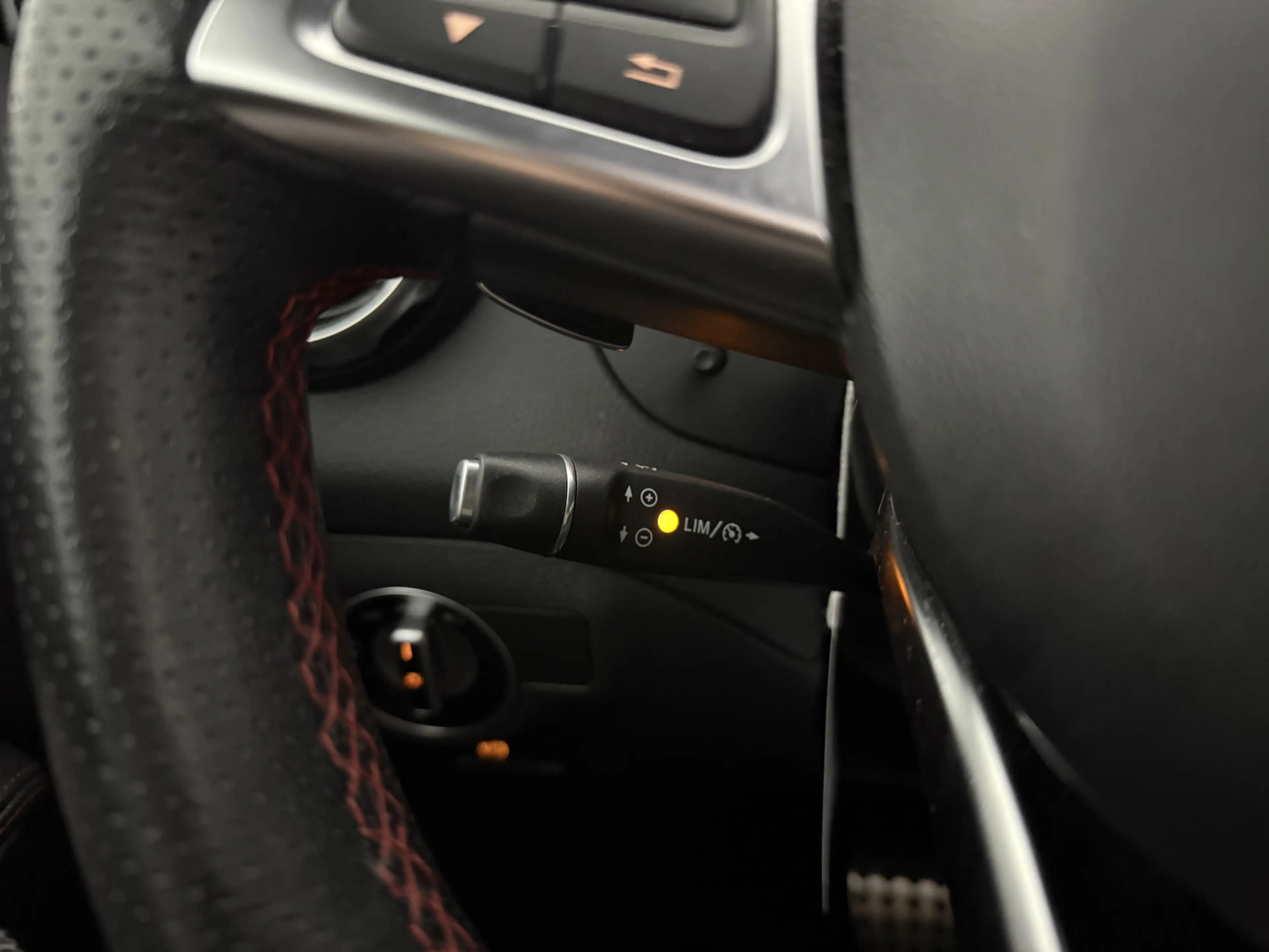Mercedes-Benz GLA 180 | Pano | Camera | LED | Clima | Cruise | Keyless | — photo 32