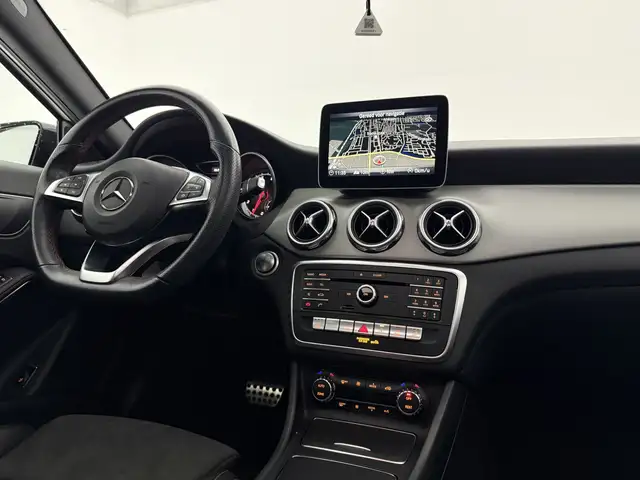 Mercedes-Benz GLA view 14