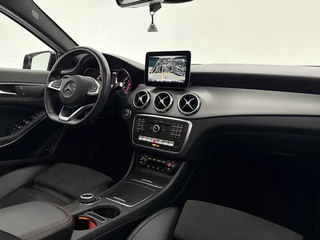 Mercedes-Benz GLA view 4