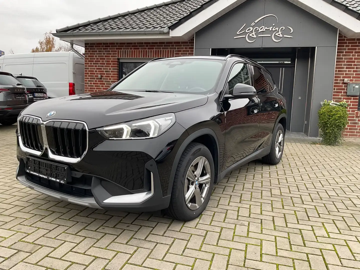 BMW X1 xDrive23d Auto,Kamera,AHK,LED,KeylessGo Schwarz - 1