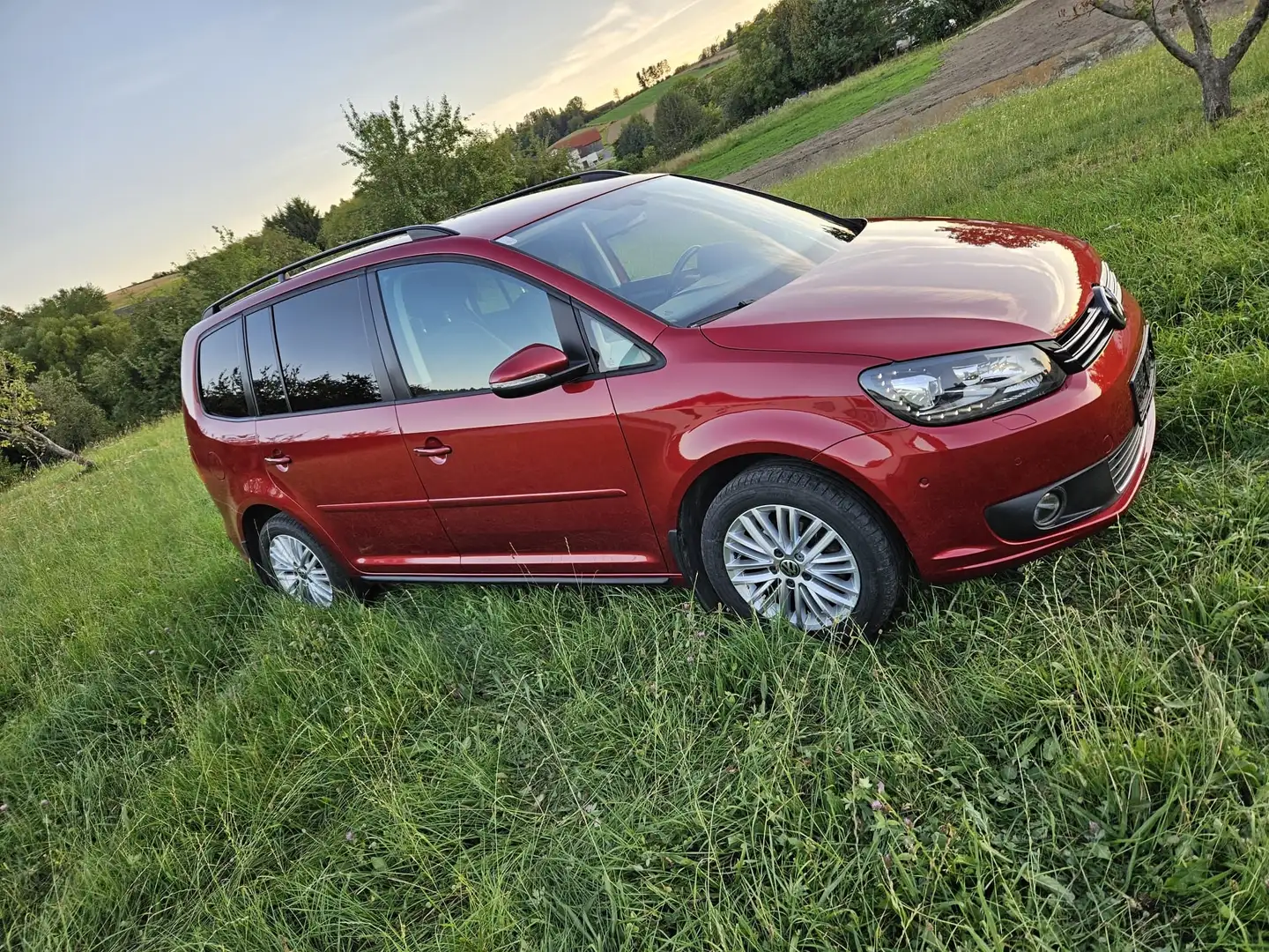 Volkswagen Touran Rot - 1