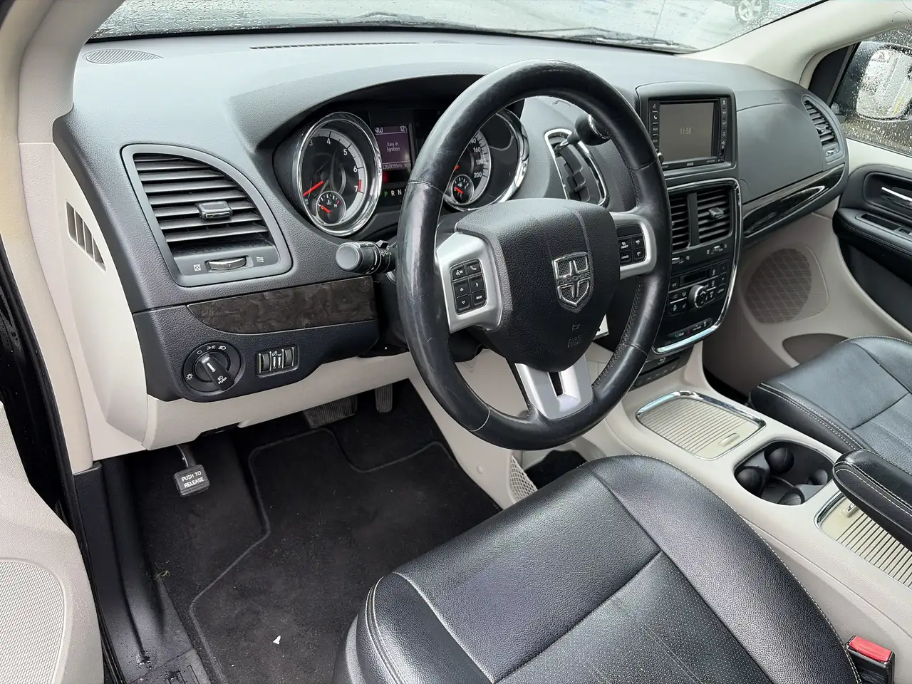 Dodge Grand Caravan снимка Dodge Grand Caravan