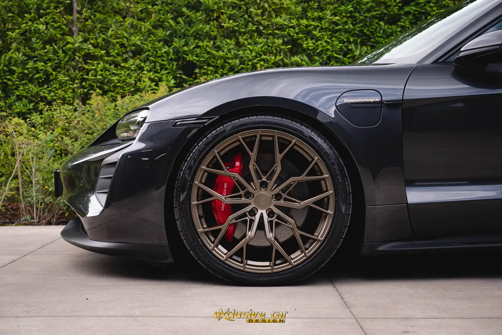 PORSCHE Taycan