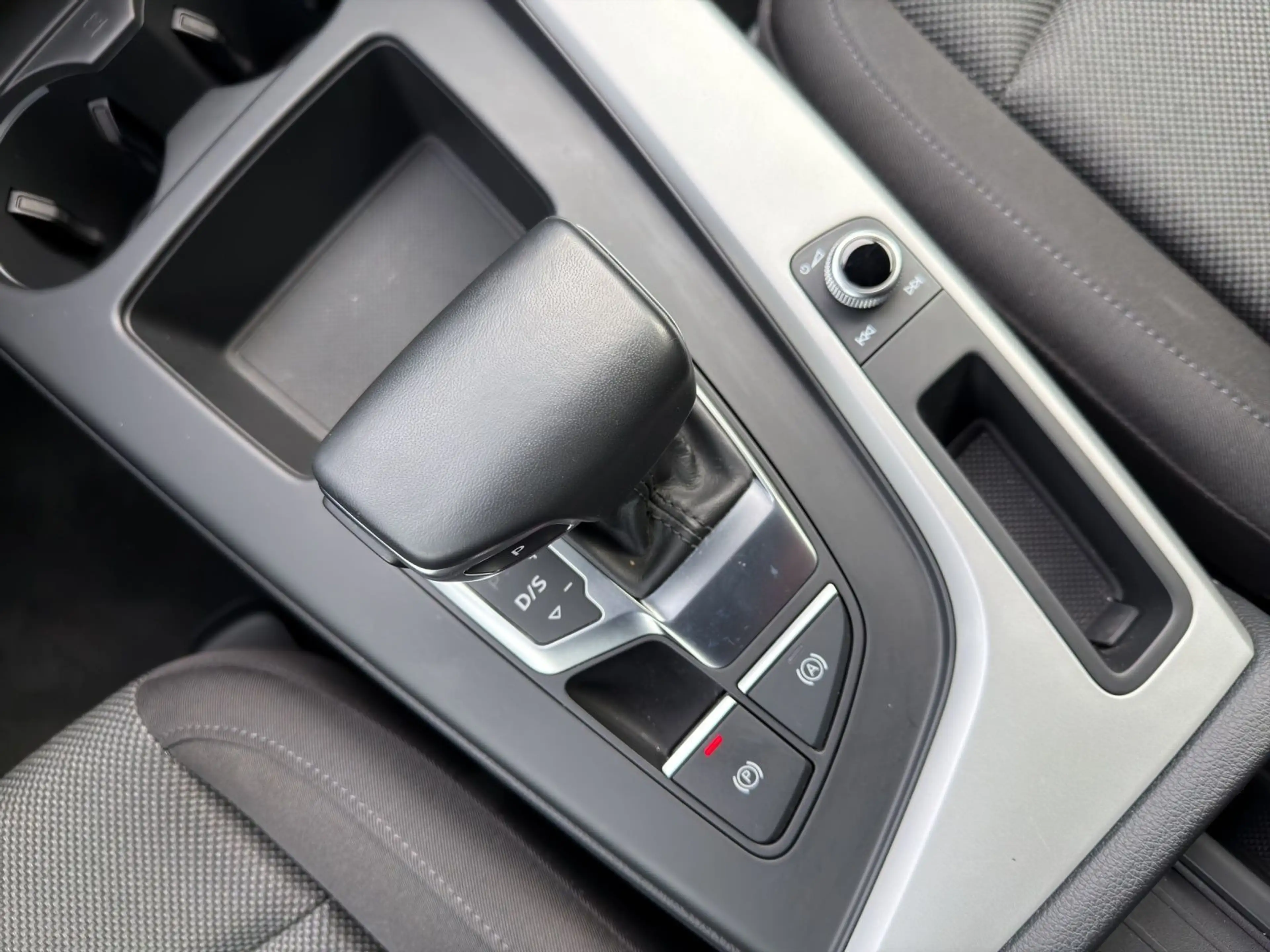 Audi A4 40 TDI S LINE LED KAMERA VIRTUAL+ LM18 — photo 7