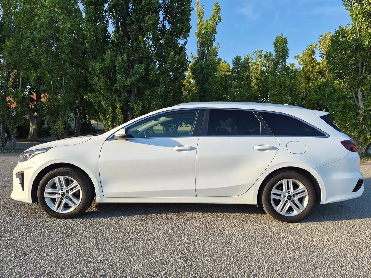 Kia Ceed / cee'd ceed 1,6 CRDi ISG Gold Gold Weiß - 1