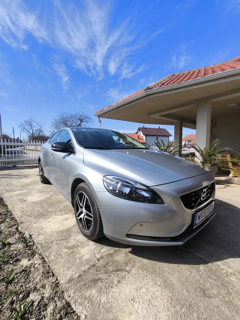 Volvo V40 D3 Geartronic Momentum - 2