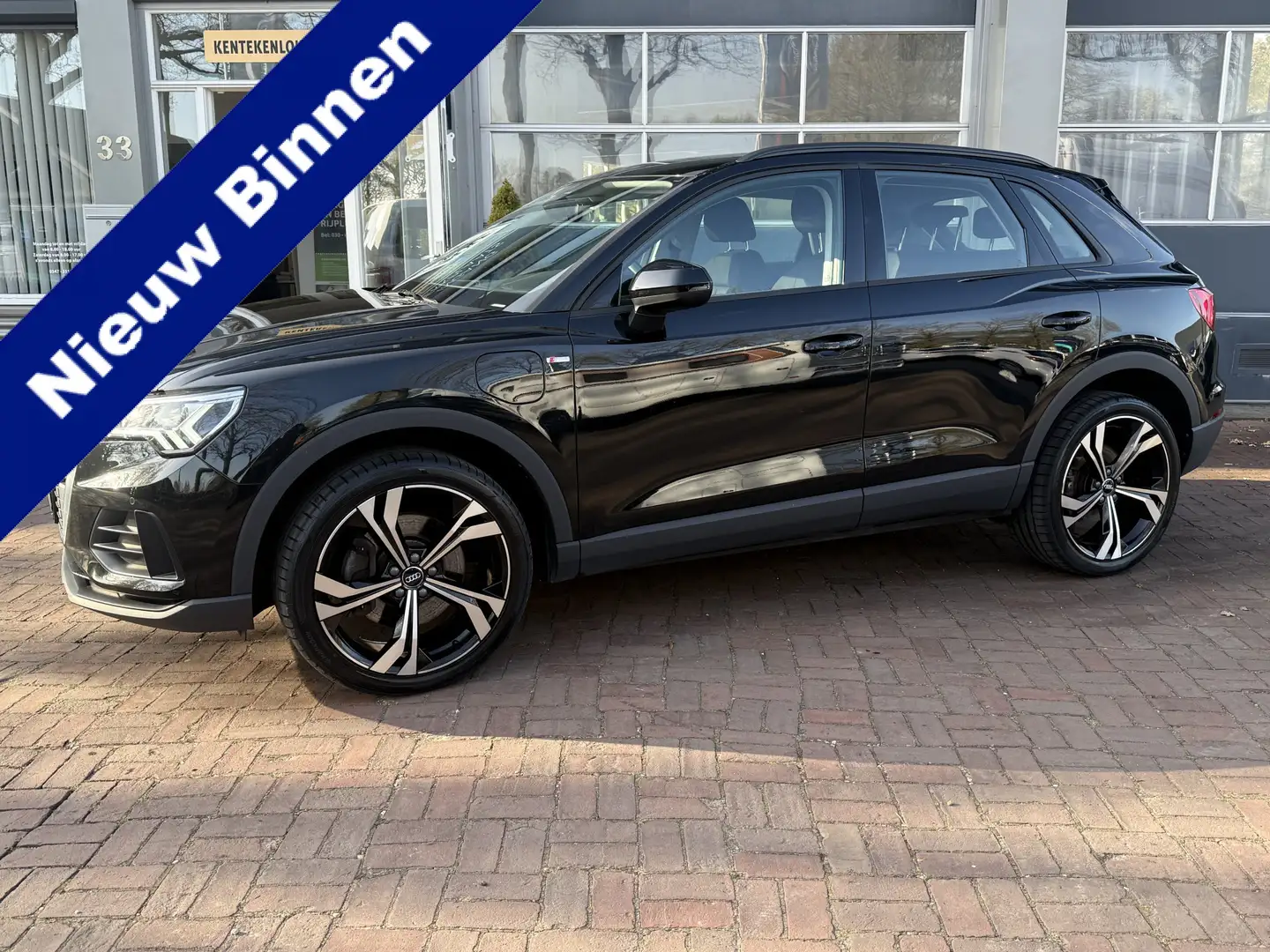 Audi Q3 45 TFSI e RSQ3 Advanced edition Bj 2022 Km 77.000 Zwart - 1