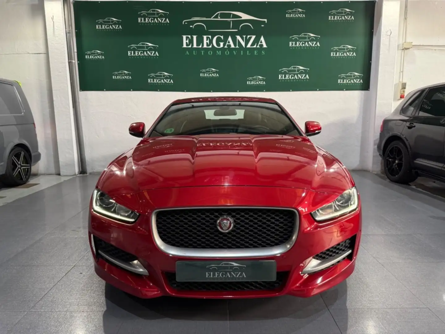 Jaguar XE 2.0 Diesel R-Sport AWD Aut. 180 Rojo - 2