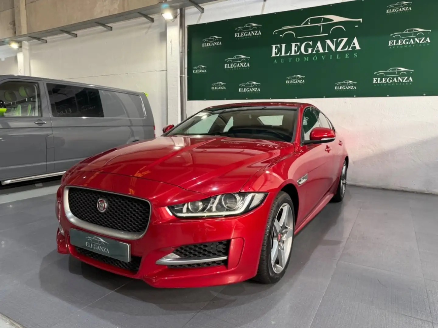 Jaguar XE 2.0 Diesel R-Sport AWD Aut. 180 Rojo - 1