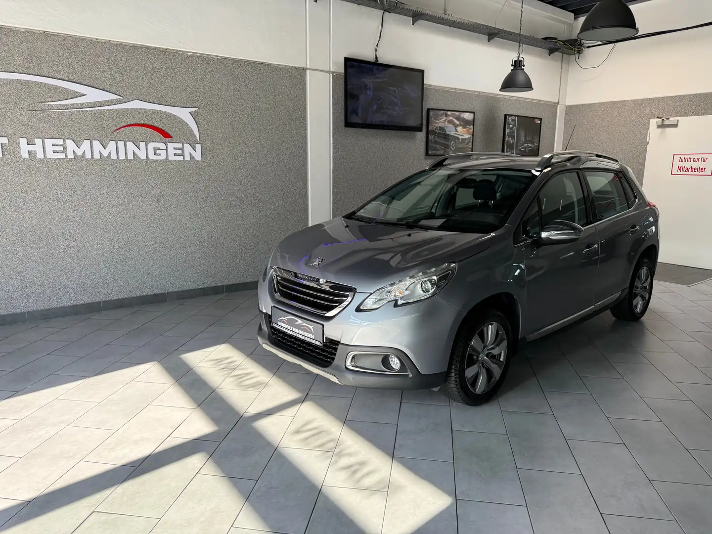 Peugeot 2008 1.6 Allure*12M.Garantie*Finanzierung* Grau - 1