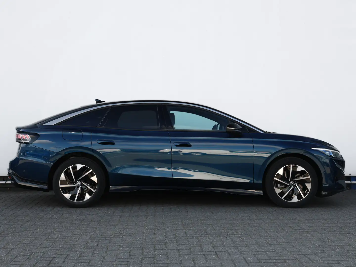 Volkswagen ID.7 Pro Business 77 kWh | € 7500,- Herwaardering | Erg Blauw - 2
