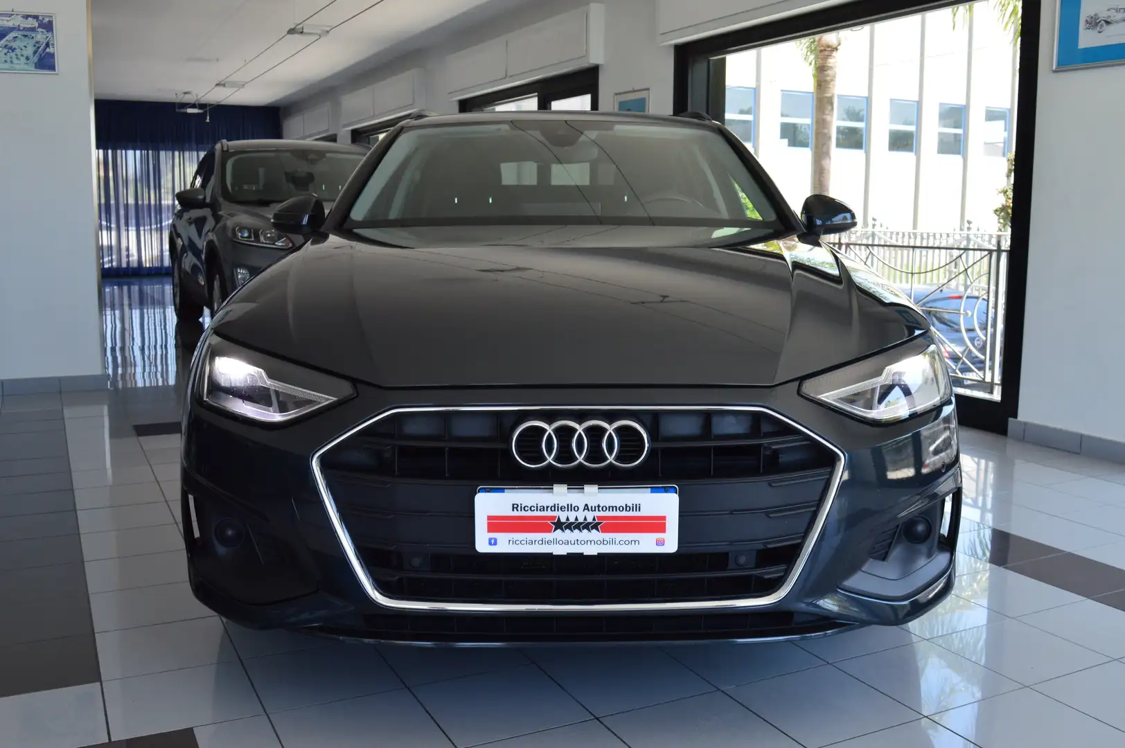 Audi A4 Avant 35 2.0 tdi mhev Business Advanced s-tronic Grigio - 2