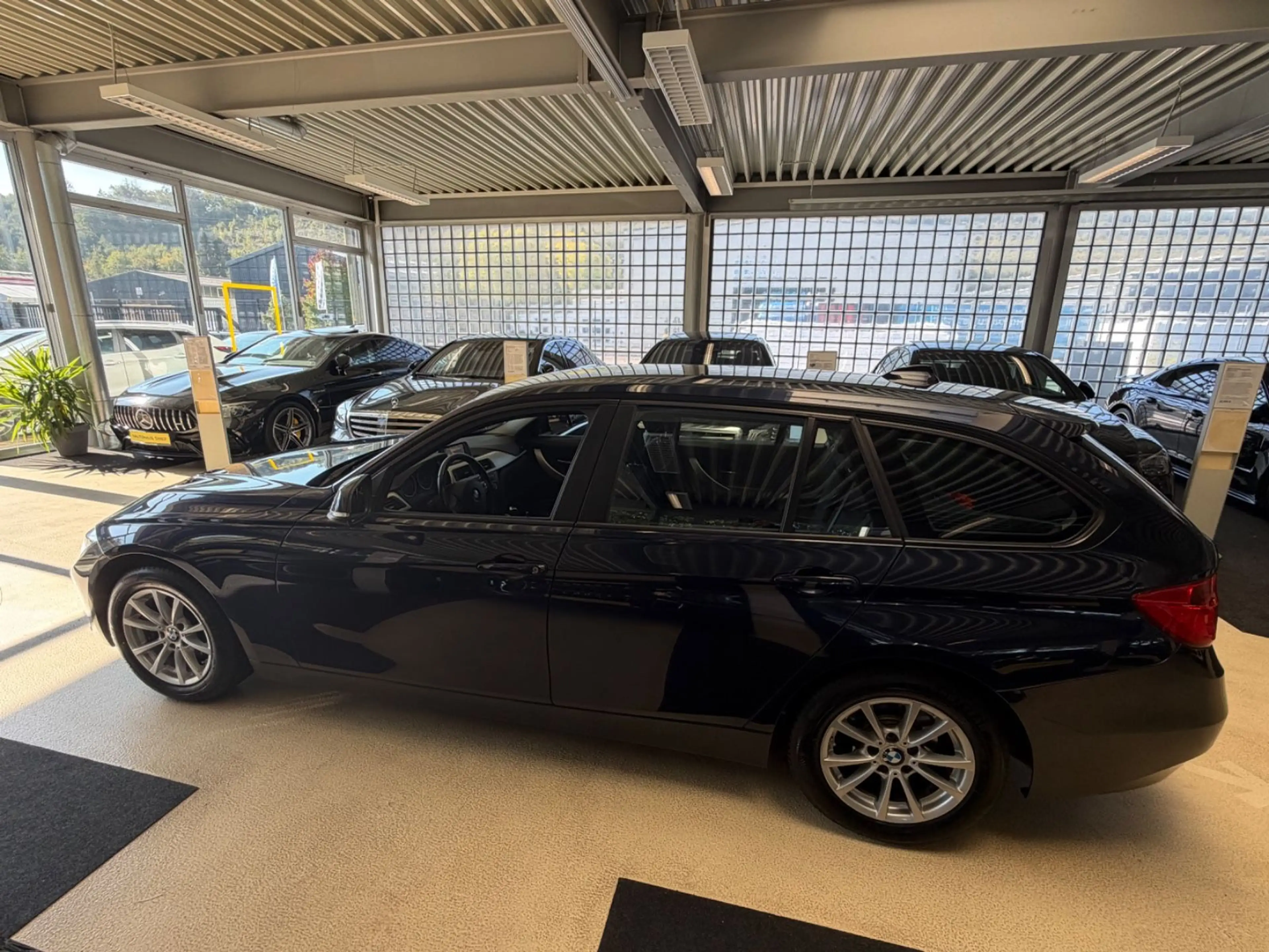BMW 318 3 Touring 318 d — photo 5