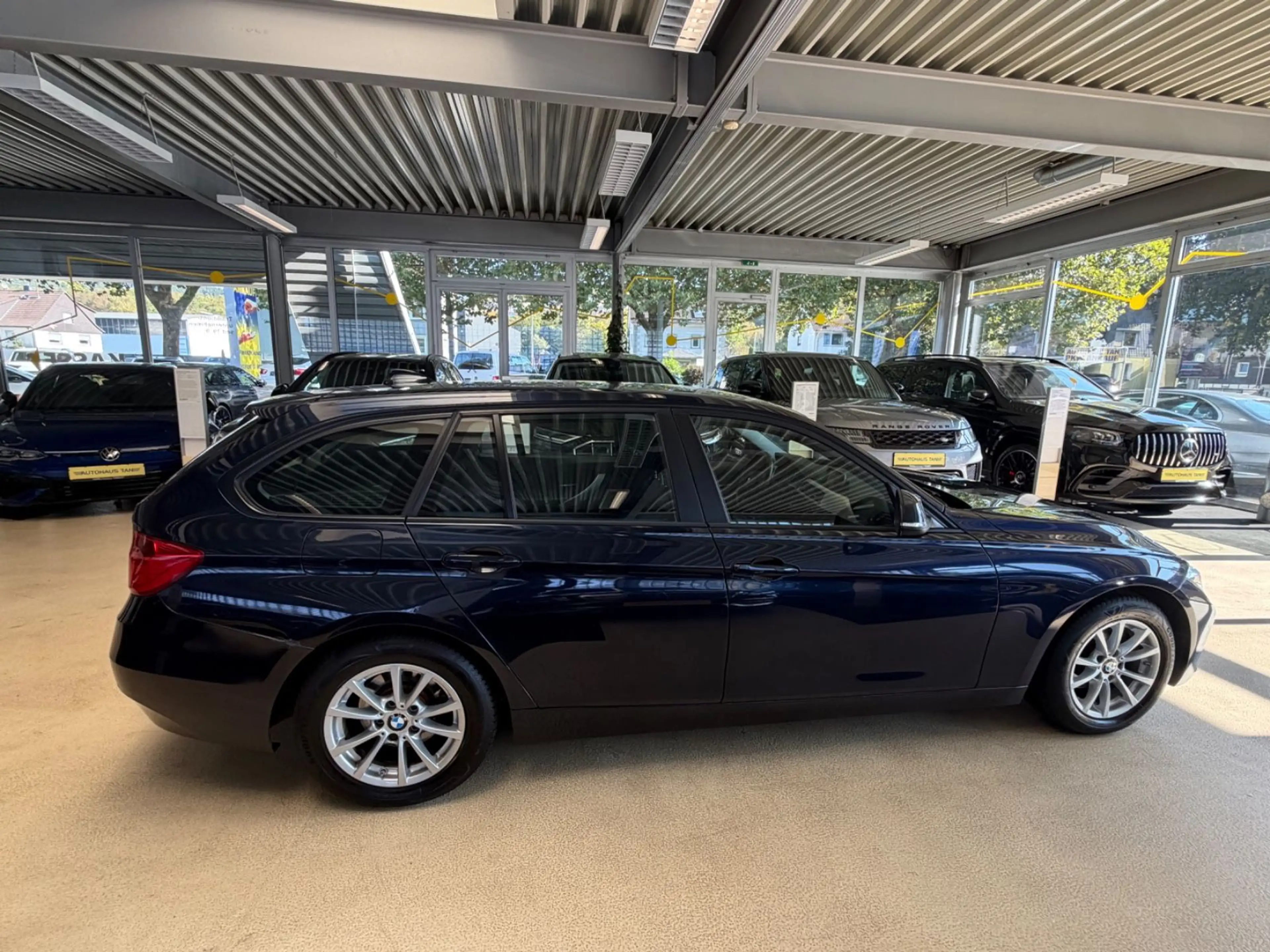 BMW 318 3 Touring 318 d — photo 2