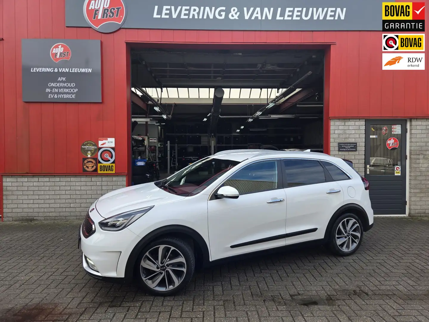 Kia Niro 1.6 GDi Hybrid DynamicLine Navigatie/ lederen bekl Wit - 1