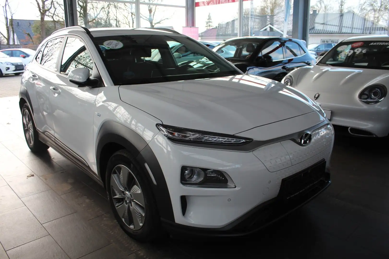 Hyundai KONA Premium 64 kWh (Leder, Head Up) Weiß - 2