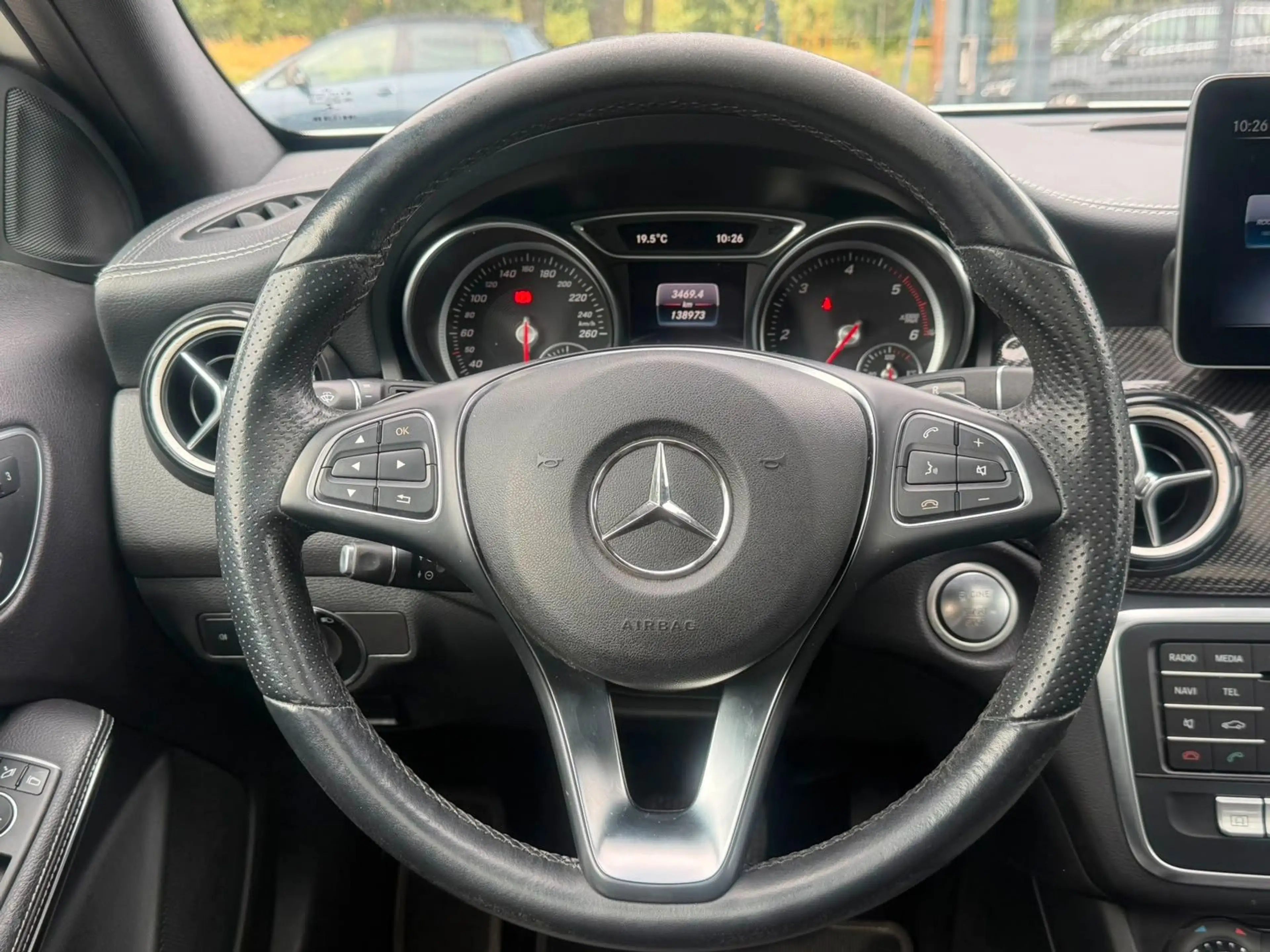Mercedes-Benz GLA 220 d CDI 4Matic AMG Night Paket*CAM*PANO — photo 11