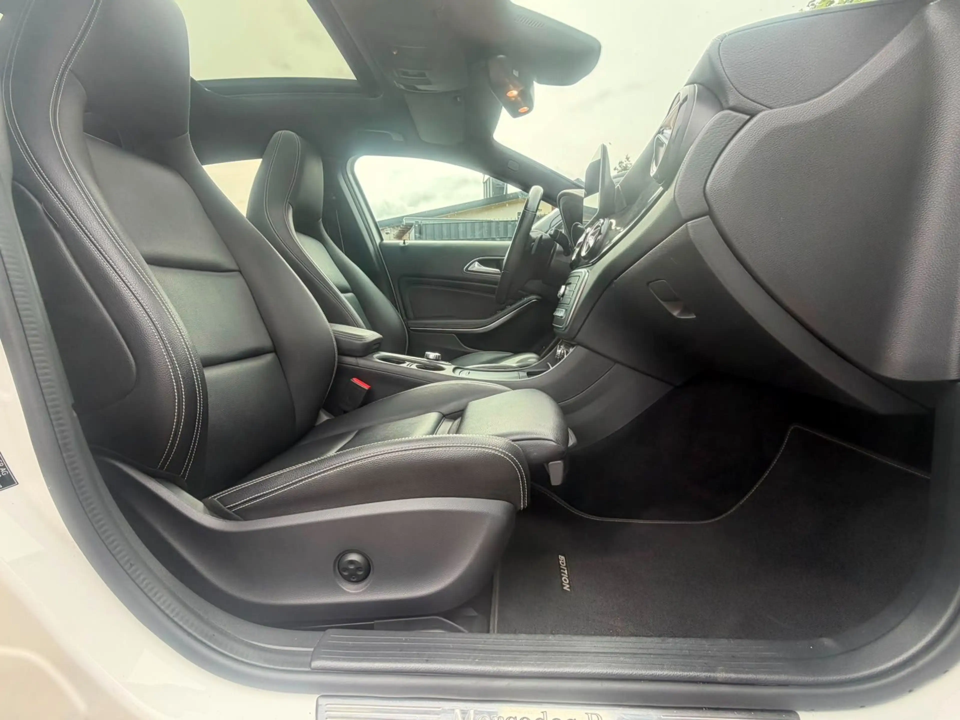 Mercedes-Benz GLA 220 d CDI 4Matic AMG Night Paket*CAM*PANO — photo 15