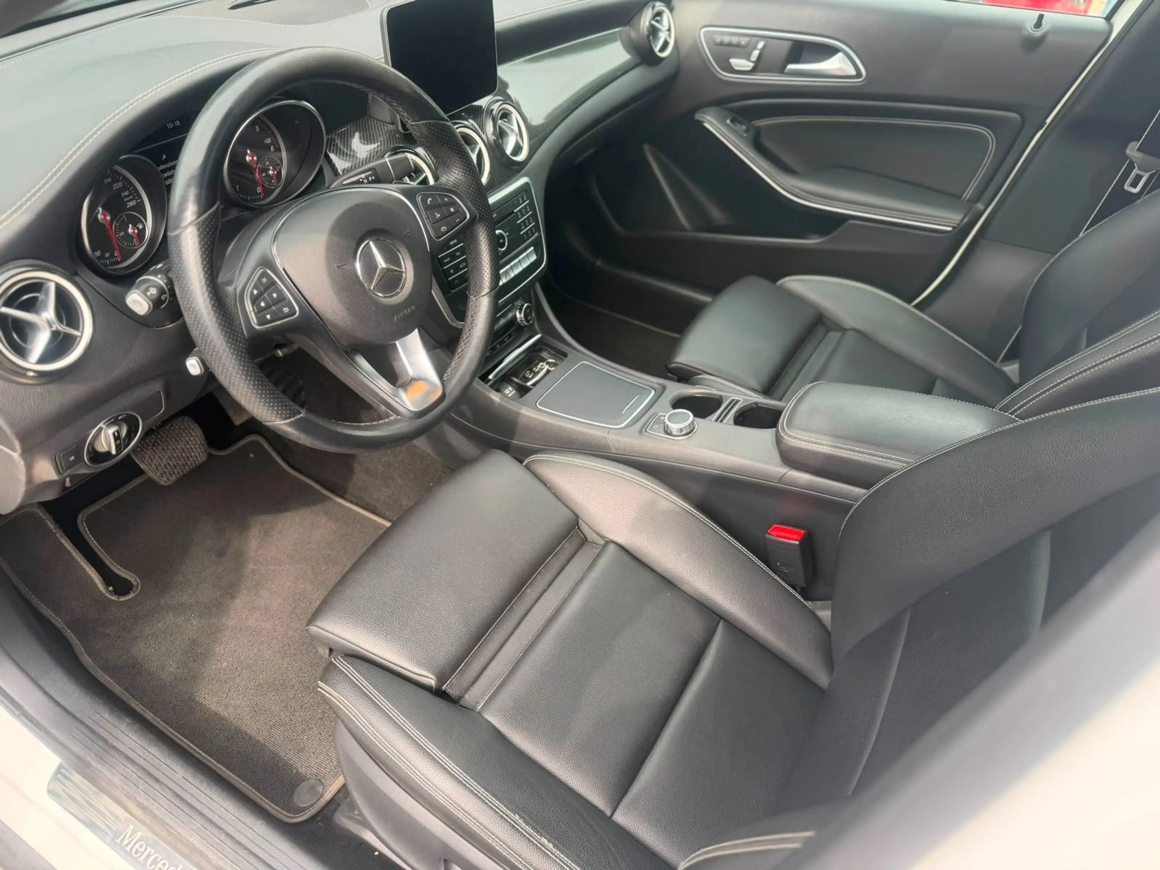 Mercedes-Benz GLA 220 d CDI 4Matic AMG Night Paket*CAM*PANO — photo 10