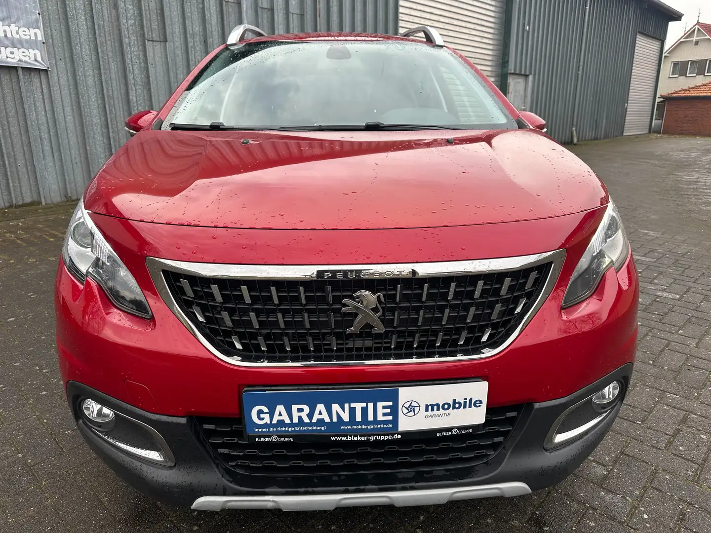 Peugeot 2008 Peugeot 2008 1.2 PureTech Allure Automatik-G Rot - 1