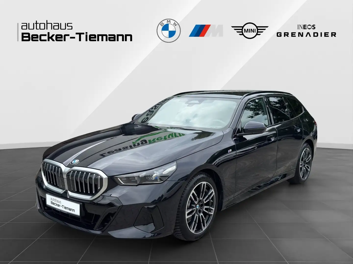 BMW 520 d Touring M Sport/Panorama/AHK/Driving+/Parking+/H Schwarz - 1