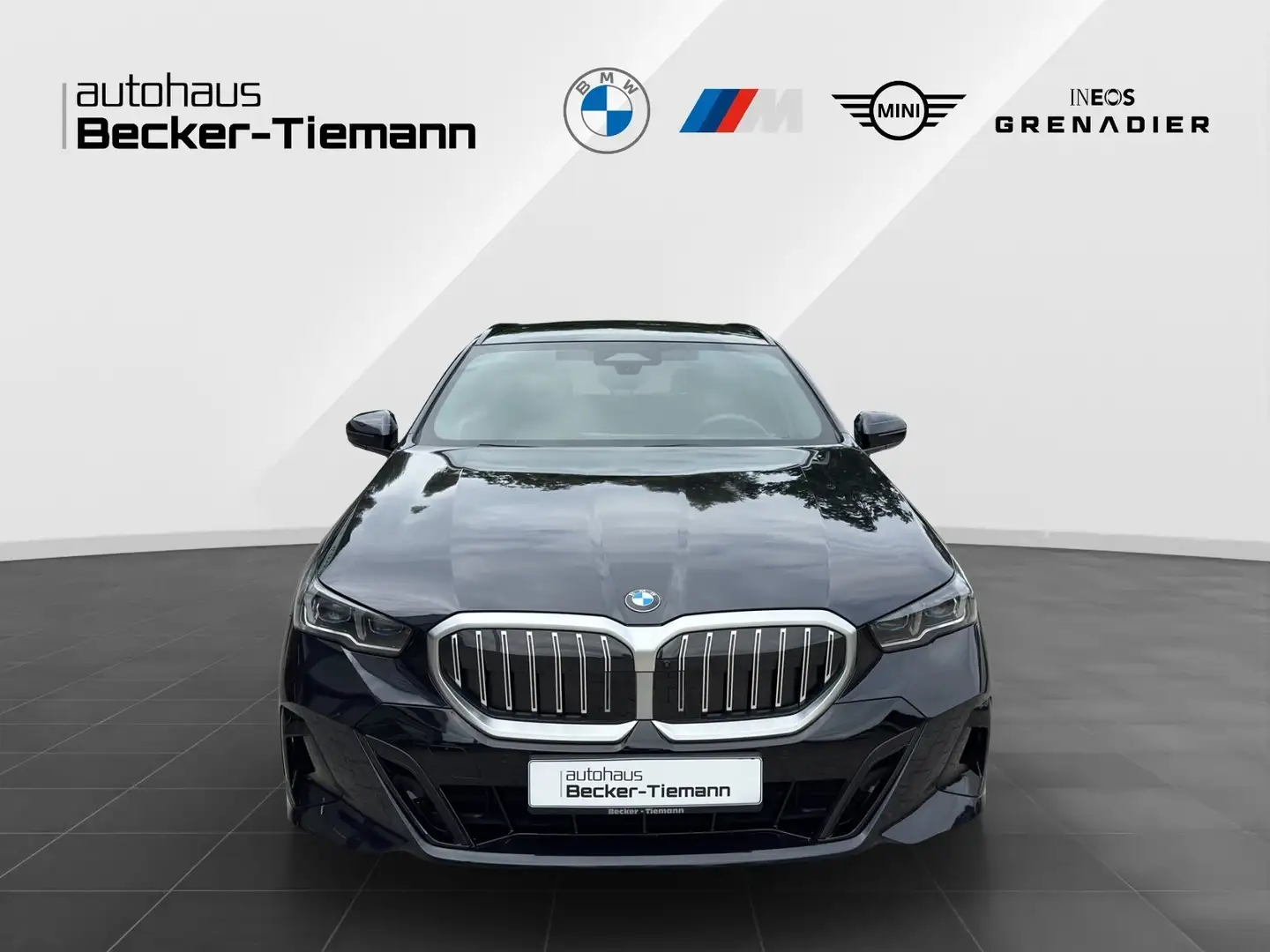 BMW 520 d Touring M Sport/Panorama/AHK/Driving+/Parking+/H Schwarz - 2