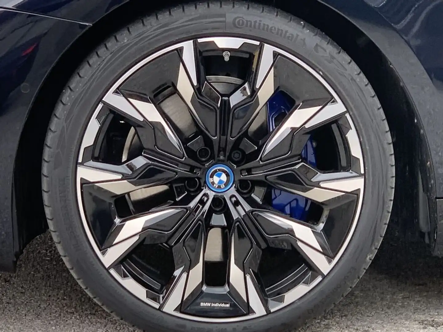 BMW i5 M60 xDrive*CARBON*PANO*AHK*SITZKLIMA*B&W*ACC*21'' Schwarz - 2