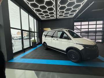 T6.1 California WoMo "OFFROAD-Umbau" Küche LED