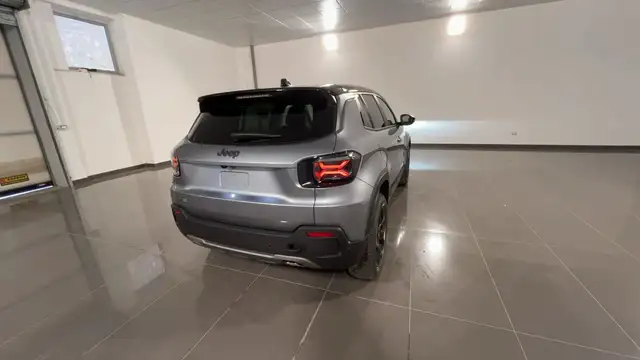 Jeep Avenger view 4