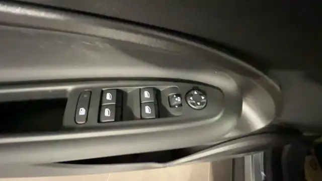 Jeep Avenger view 19