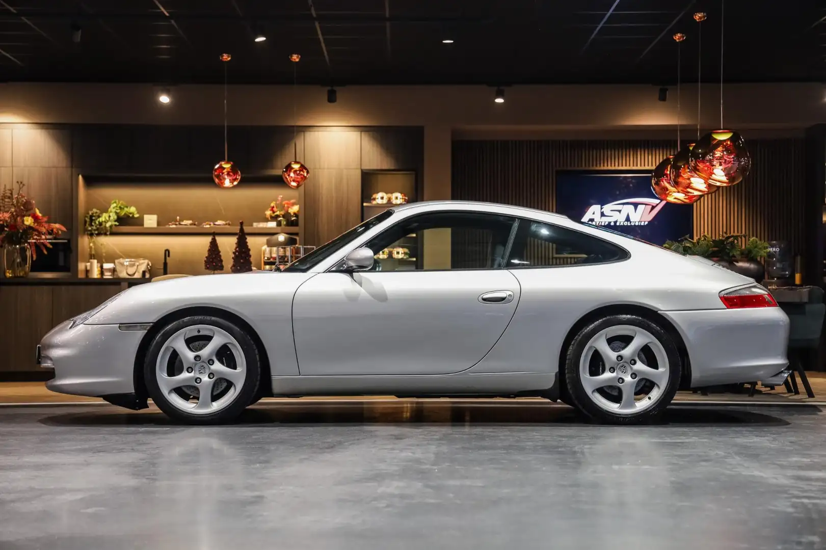 Porsche 996 996 Coupé 3.6 Carrera, 320 PK, Facelift, New/Engin Silber - 2