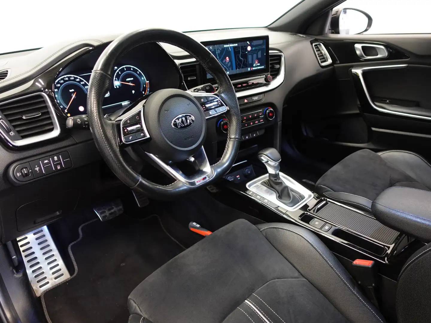 Kia ProCeed / pro_cee'd 1.4 T-GDI 140pk Automaat GT-Line Panoramadak LED A Zwart - 2