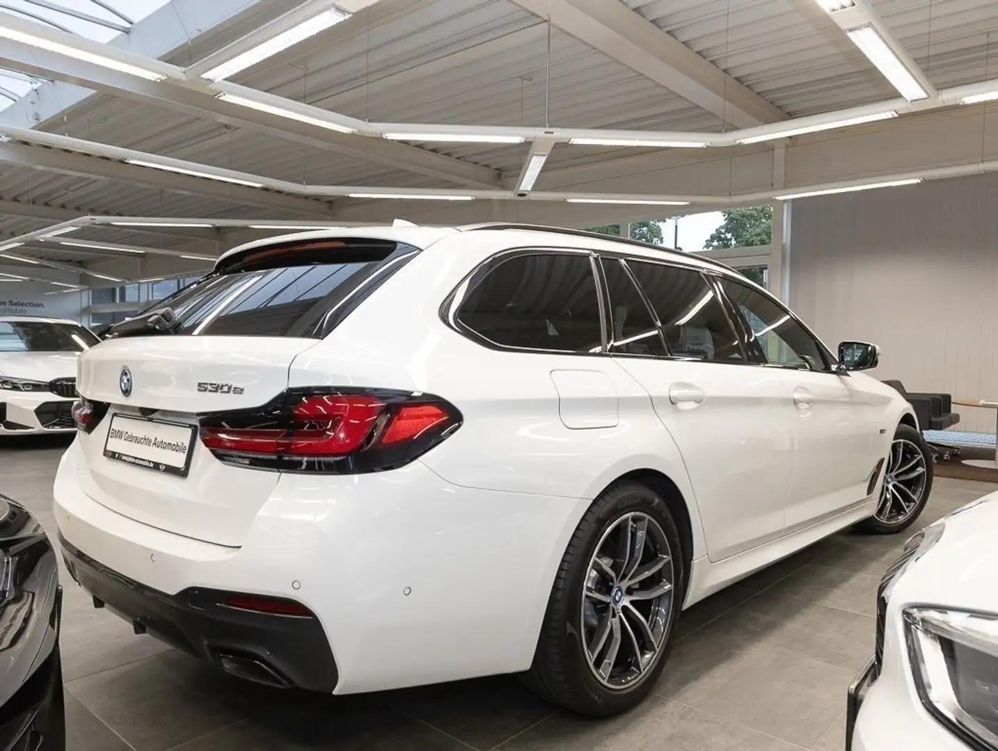 BMW 530 e Touring M Sportpaket Head-Up HiFi DAB WLAN Weiß - 2
