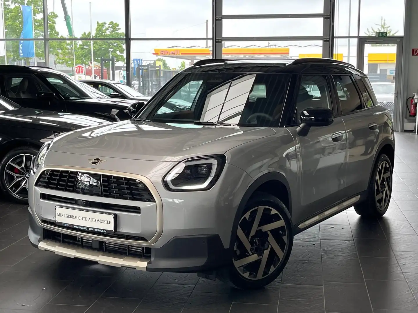 MINI Cooper C Countryman C Favoured Trim Paket XL / 19 Zoll Silber - 2