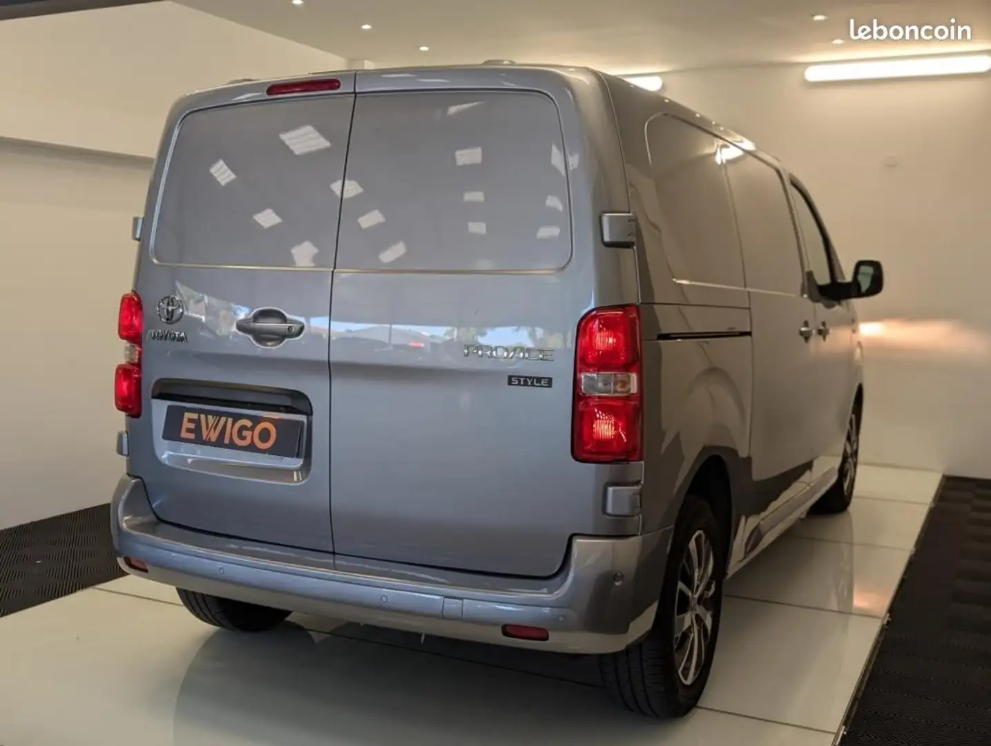 Toyota Proace FOURGON 2.0 D4D 145 STYLE Gris - 2