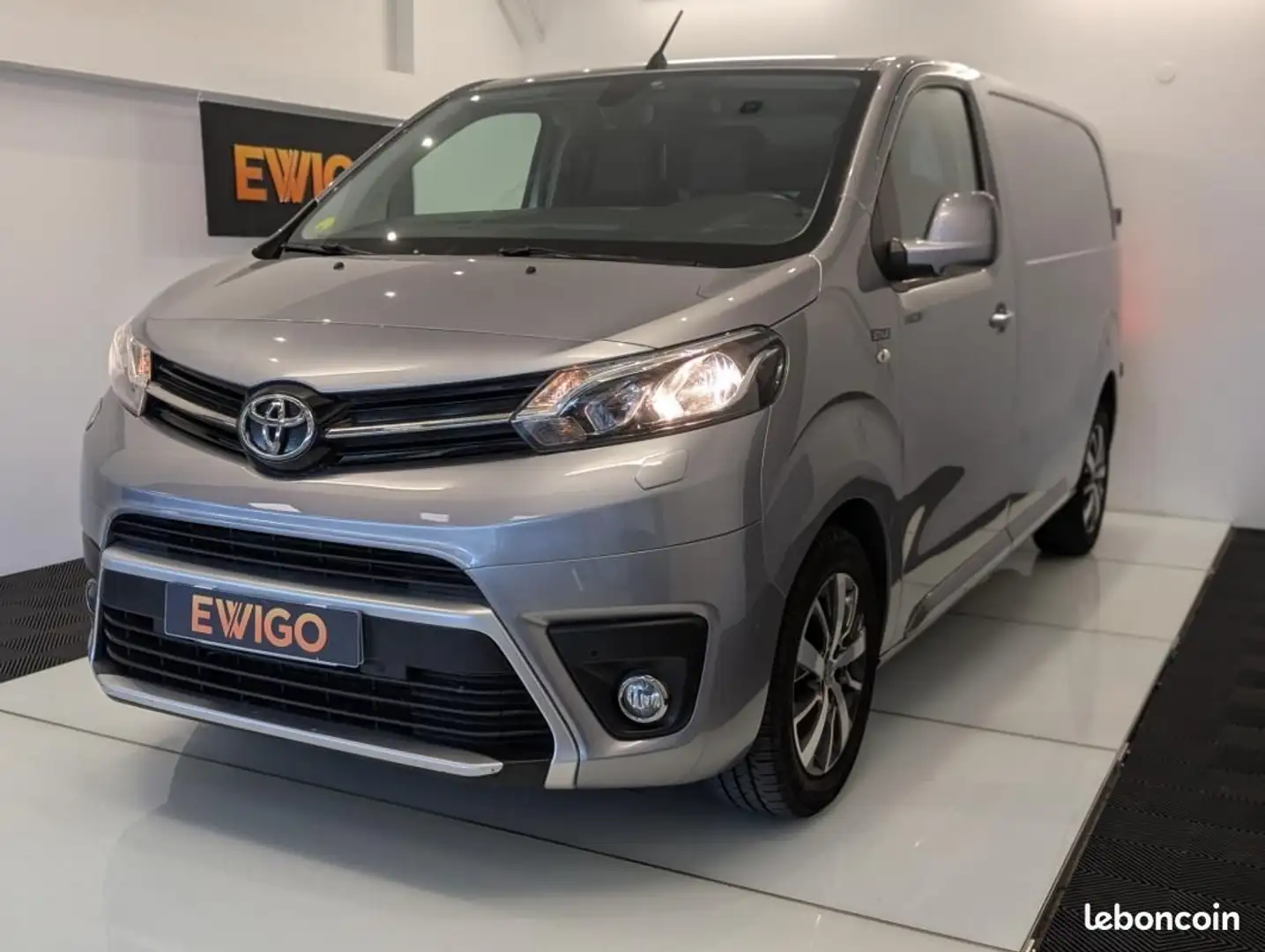 Toyota Proace FOURGON 2.0 D4D 145 STYLE Gris - 1