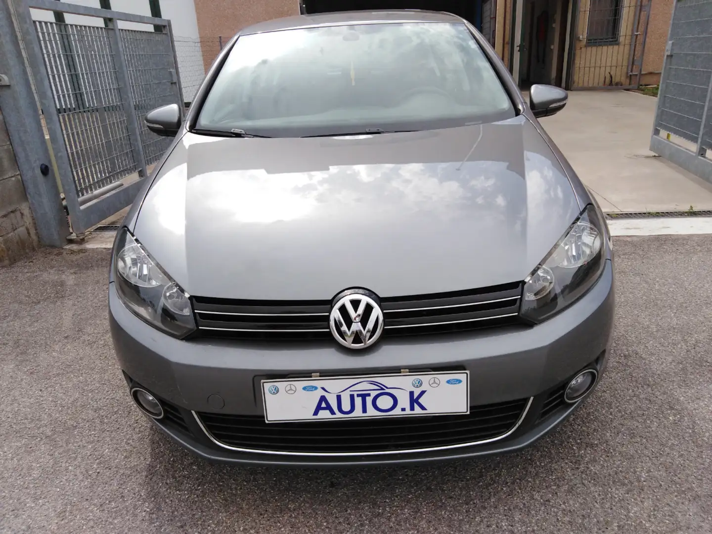 Volkswagen Golf 2.0 TDI Highline Šedá - 2